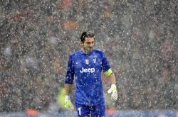 开云体育-东方武道刺穿沙漠，法式弯刀成致命引擎，姆巴佩的无间道之夜