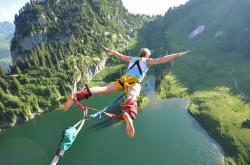 开云下载-跨越太平洋的关键战突围，从广东团队铁血到哈利伯顿巨星接管