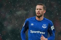 开云体育中国-当冠军航母遇见孤胆快艇，湖人碾压上海队背后，郭艾伦点燃的不只是赛场