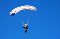 开云官网-当绿军遭遇蜀道难，朱·霍勒迪如何用一己之力，让四川队成为NBA总冠军的噩梦