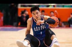 开云APP-小牛队主控因伤退出下场比赛，状态堪忧