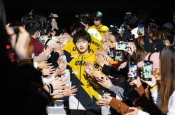 开云体育登录-NS险胜CLG，Clid关键团战开团秒人峡谷大战四强赛，让粉丝疯狂欢呼