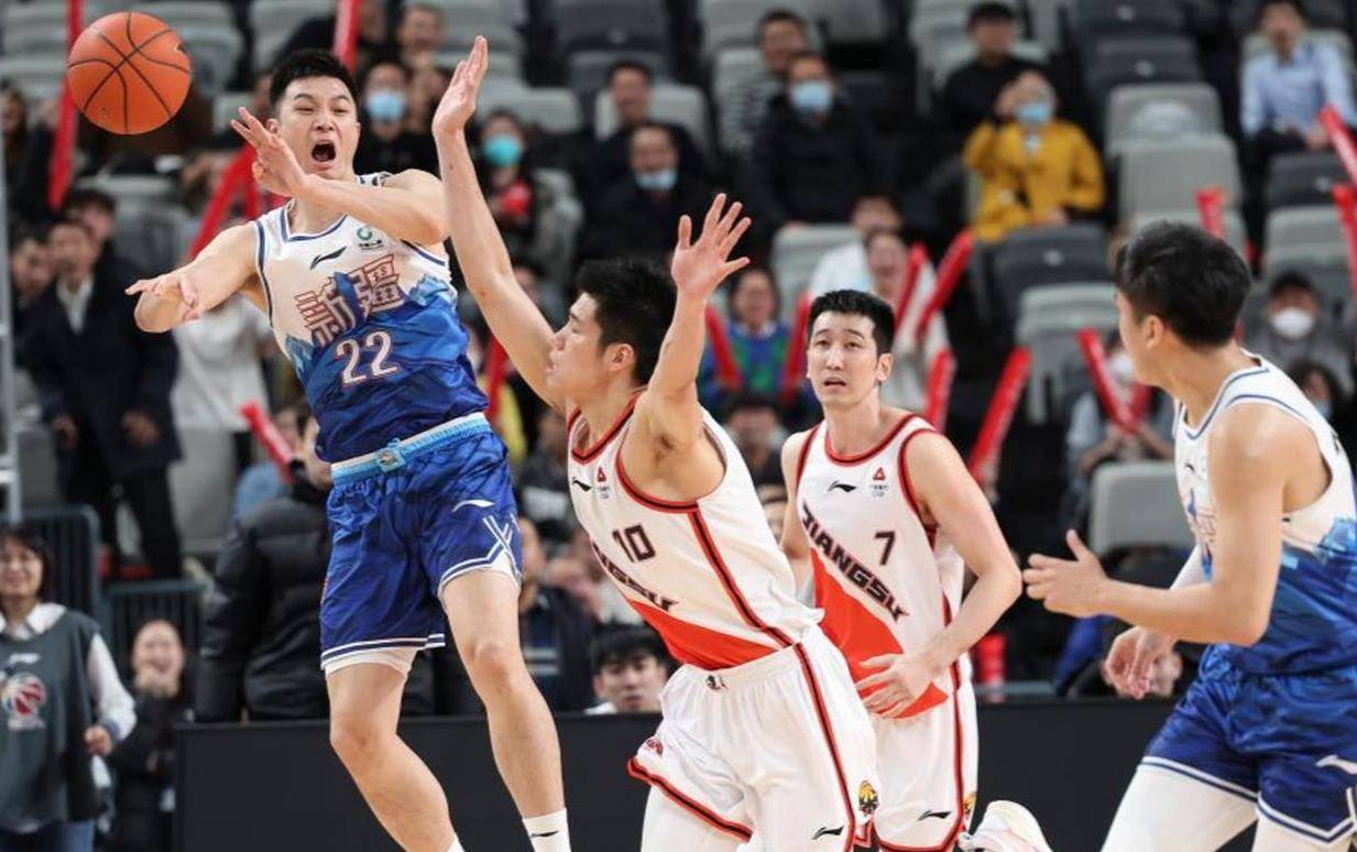 北京男篮大比分击败上海队，豪取四连胜连续霸占榜首