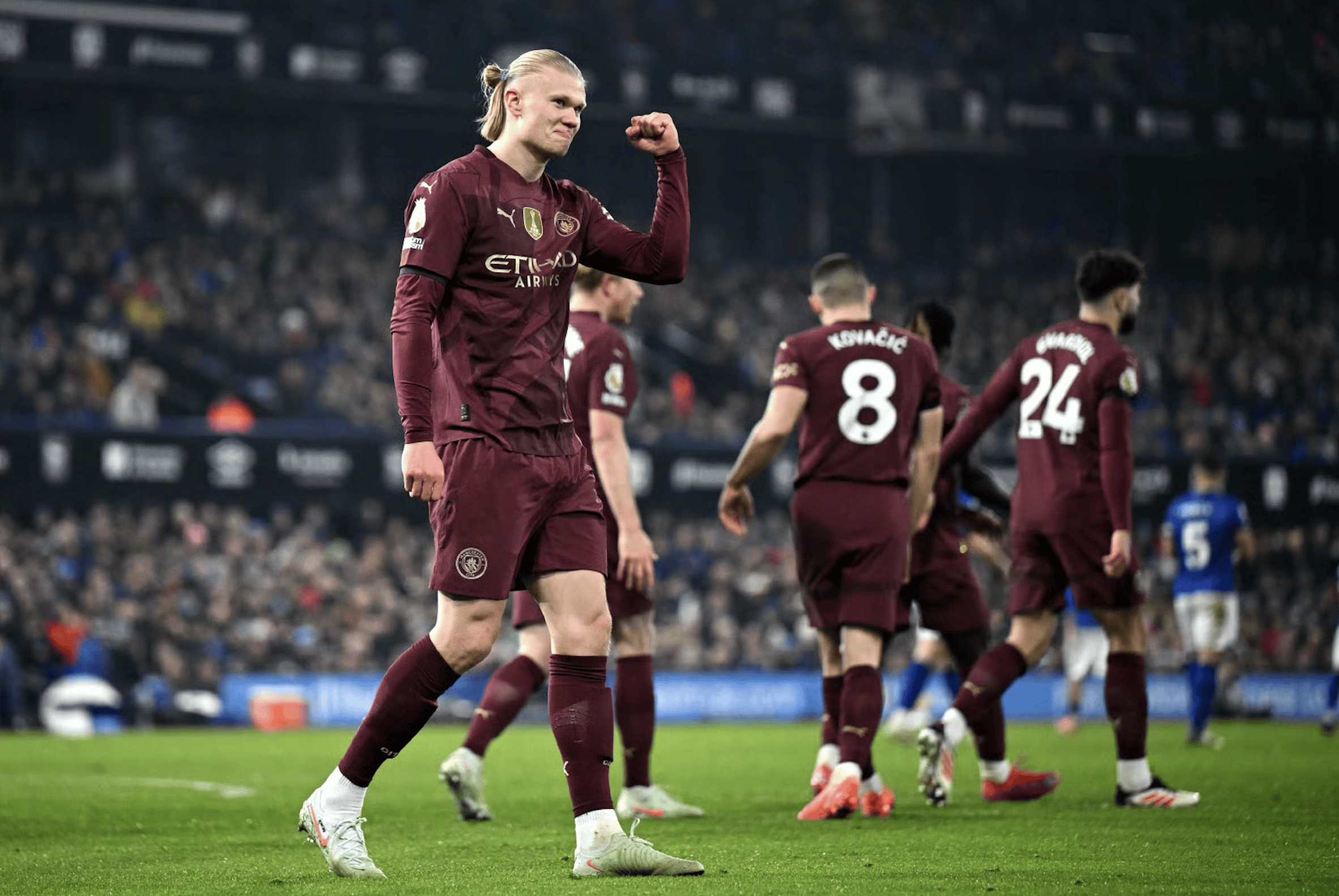 曼城客场大胜,稳坐四强席位 曼城客场大胜,稳坐四强席位