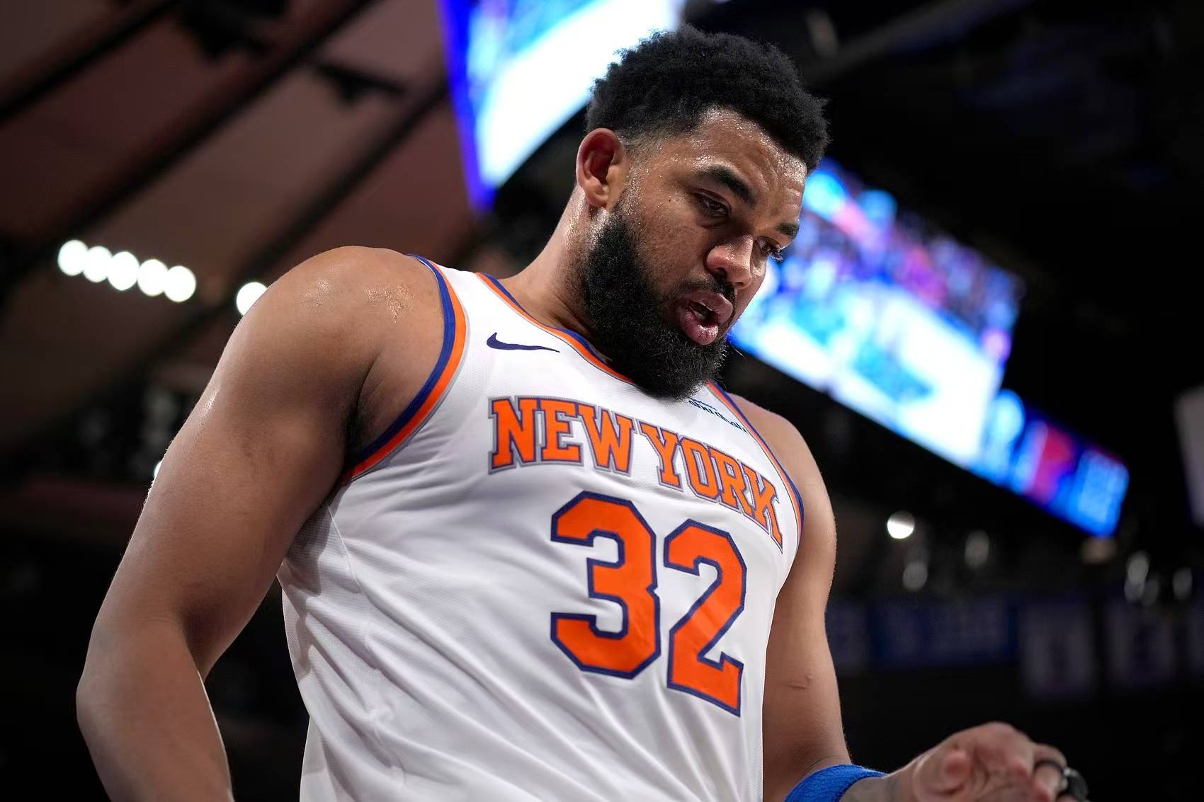 包含尼克斯少壮摔倒再顽抗坚强难挡,尼尔奇分击筑雄数行程的词条 包含尼克斯少壮摔倒再顽抗坚强难挡,尼尔奇分击筑雄数行程的词条