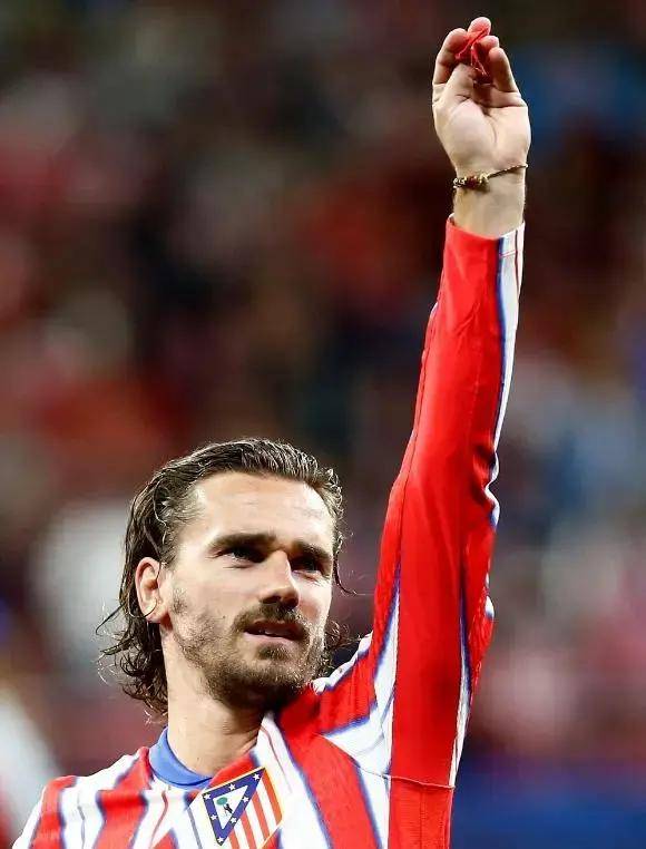 巴萨冷门惨败,主教练露出无奈笑容 巴萨冷门惨败,主教练露出无奈笑容