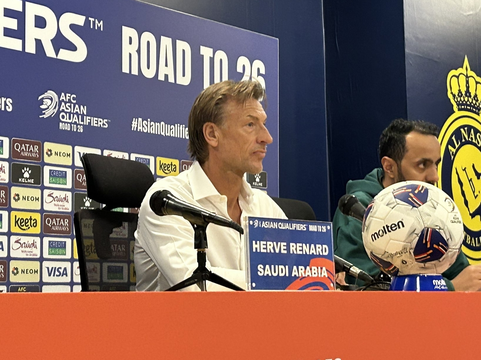 沙尔克04主场告负,球迷情绪低迷的简单介绍 沙尔克04主场告负,球迷情绪低迷的简单介绍