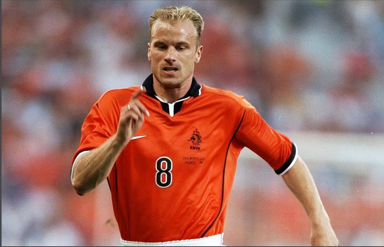 荷兰国家队备战重要国际比赛德莱赫特领衔的简单介绍