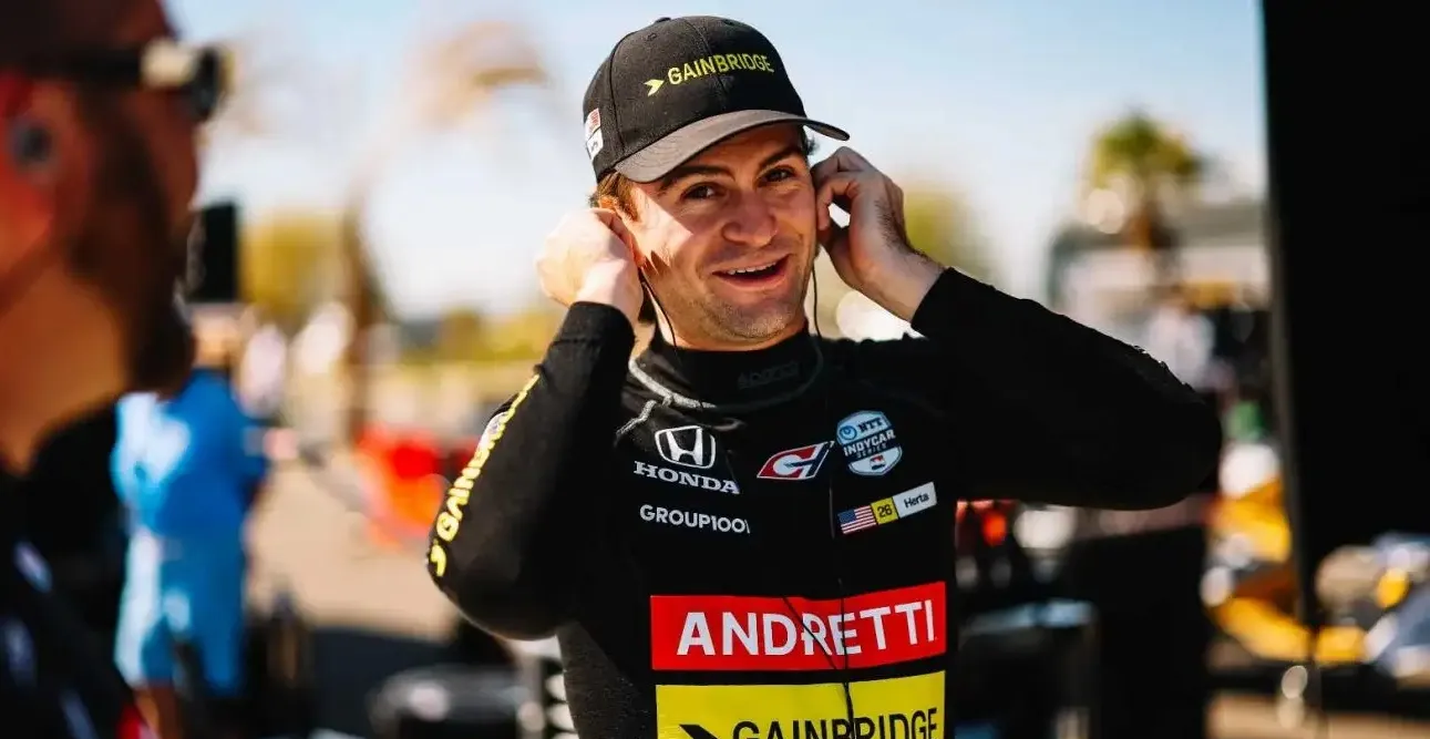 关于红牛车队翻盘法拉利，周冠宇点燃赛场的信息