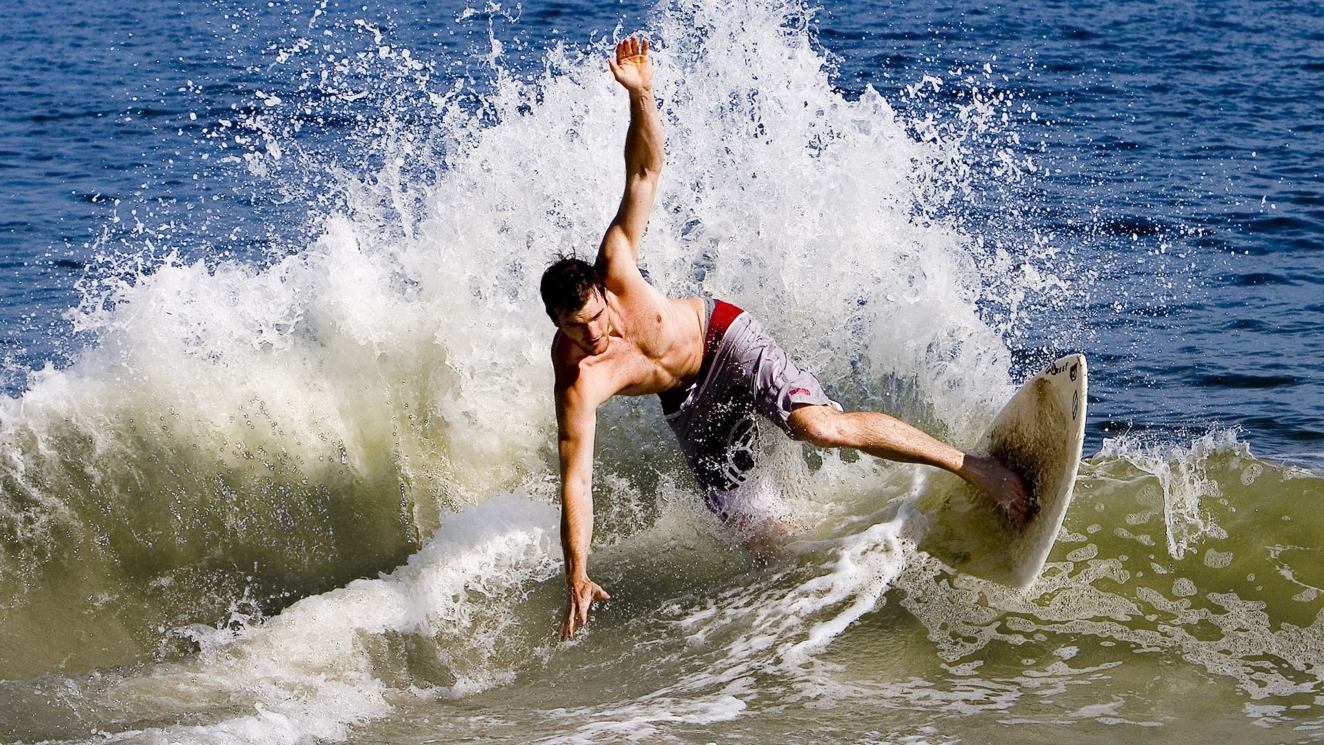 骑士全面压制独行侠,总决赛焦点战呈一边倒态势