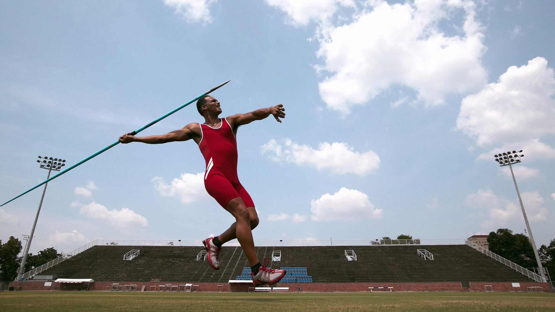 精密机械的现代诠释，F1揭幕战与乌克兰防守战术的共通哲学
