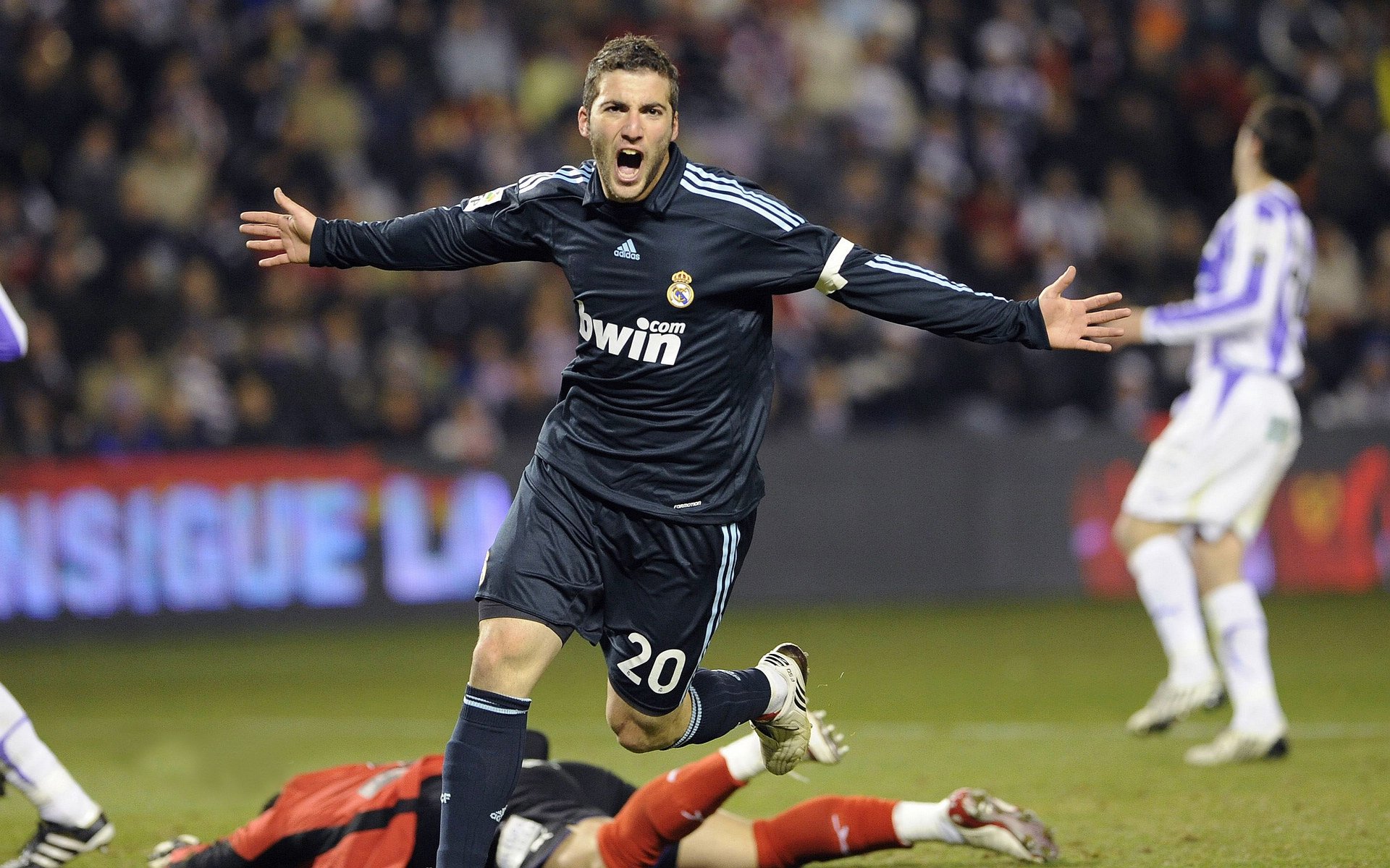 微笑之战，当乒乓球放下必杀技，樊振东在寂静中听见胜利