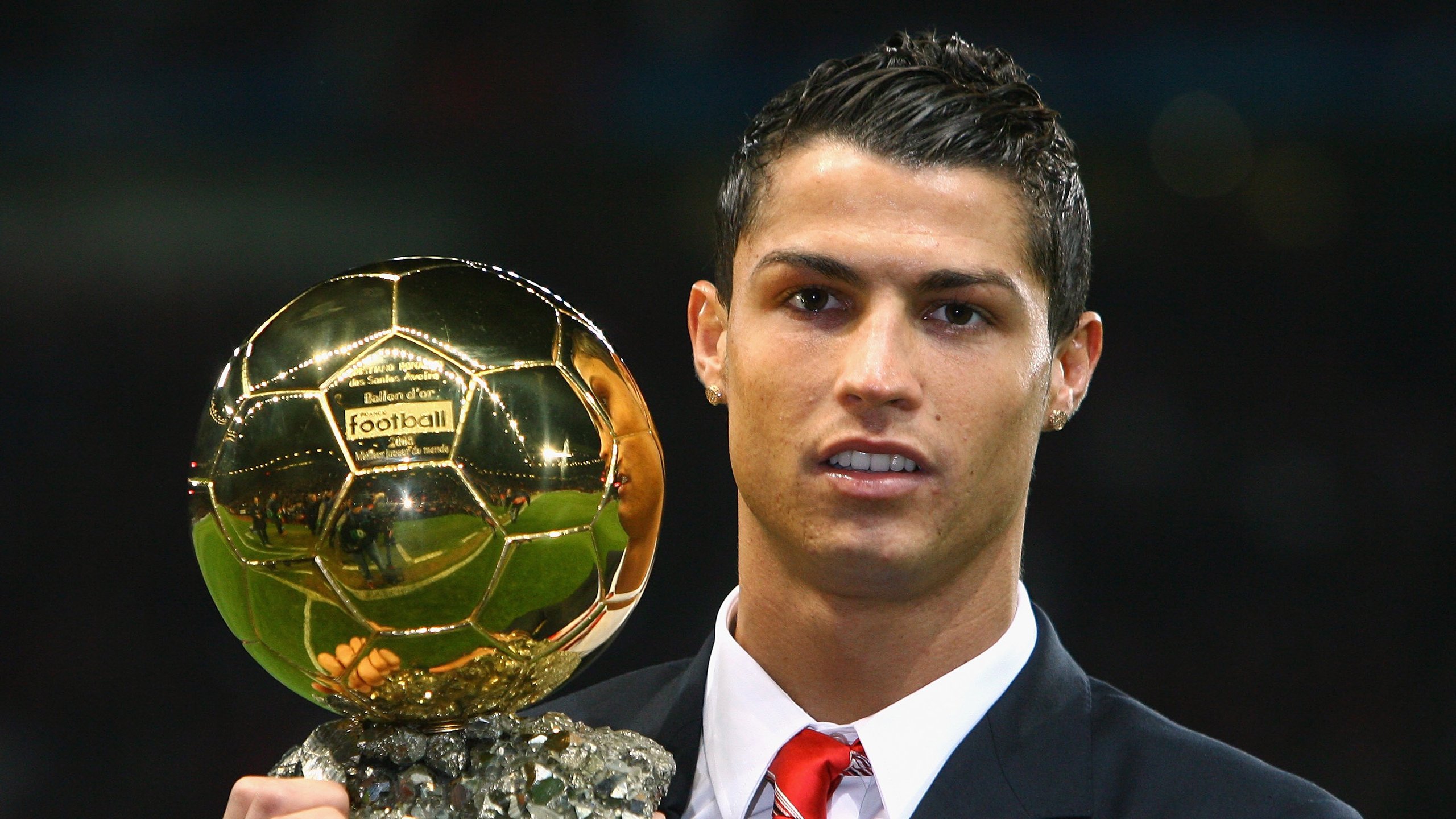 当两个平行宇宙的篮球同时坠向篮筐